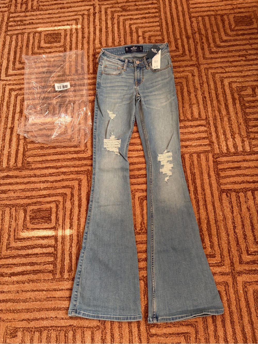 Hollister Light Blue Distressed Low-Rise Flare Jeans W23 x L33 Size 00-L NWT